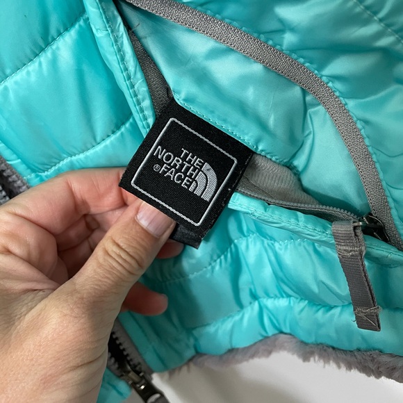 Girls North Face Reversible Jacket - Picture 4 of 5